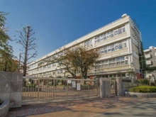 【東京都/世田谷区下馬】ガーデンヴィラ三軒茶屋  世田谷区立三宿中学校（現地より約950m）