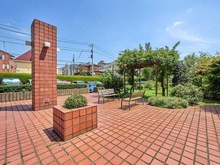 【東京都/世田谷区池尻】シーアイマンション駒場 A棟 敷地内