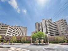 【東京都/江東区豊洲】プライヴブルー東京 外観：道路から見た外観