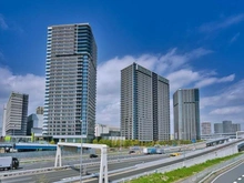 【東京都/江東区有明】シティタワーズ東京ベイ ウエストタワー 外観：左手前の建物