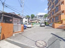 【神奈川県/横浜市鶴見区鶴見】パラシオン鶴見 敷地内
