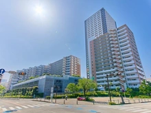【神奈川県/川崎市幸区堀川町】ラゾーナ川崎レジデンス　セントラルタワー 駐車場：左手前：駐車場　レフト・セントラル・ライト棟が奥に並びます。
