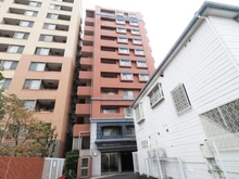 【神奈川県/横浜市鶴見区生麦】リブゼ横浜クレインポート 外観：写真中央の建物