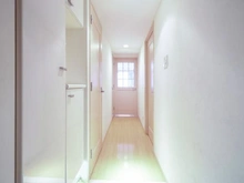 【神奈川県/横浜市鶴見区生麦】リブゼ横浜クレインポート 廊下：玄関から見た廊下