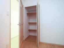 【神奈川県/横浜市鶴見区生麦】リブゼ横浜クレインポート 収納：サービスルームの収納