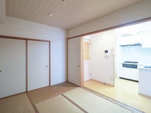 【神奈川県/横浜市鶴見区生麦】リブゼ横浜クレインポート 和室：和室から見たリビングダイニング