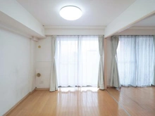 【神奈川県/横浜市鶴見区生麦】リブゼ横浜クレインポート リビング・ダイニング：リビングダイニングと4.3帖の洋室