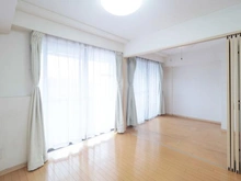 【神奈川県/横浜市鶴見区生麦】リブゼ横浜クレインポート リビング・ダイニング：リビングダイニングと4.3帖の洋室