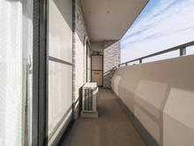 【神奈川県/横浜市鶴見区北寺尾】ライオンズヒルズ北寺尾 バルコニー：リビング・ダイニングと6.9帖の洋室側のバルコニー