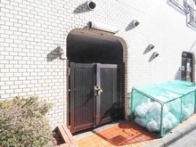 【神奈川県/横浜市鶴見区鶴見中央】エンゼルハイム鶴見中央 敷地内：ゴミ捨て場