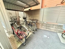 【神奈川県/川崎市川崎区小川町】レヴィール川崎 駐輪場