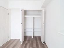 【神奈川県/川崎市川崎区池田】リブゼディライトステージ 収納：5.5帖の洋室