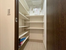 【神奈川県/川崎市川崎区砂子】カワサキ・ミッドマークタワー 収納：シューズインクローゼット