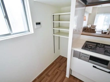 【神奈川県/川崎市幸区柳町】コーポ柳町 収納：キッチン横
【家具調度品は価格に含まれません】