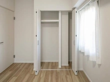 【神奈川県/川崎市川崎区浅田】ジェイパーク川崎 収納：6.6帖の洋室内