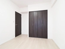 【神奈川県/横浜市鶴見区江ケ崎町】アドヴァンス鶴見アネックス 洋室：北西側6.0帖