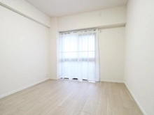 【神奈川県/横浜市鶴見区江ケ崎町】アドヴァンス鶴見アネックス 洋室：北西側6.0帖