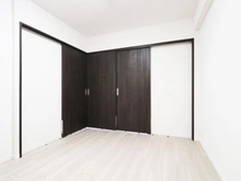 【神奈川県/横浜市鶴見区江ケ崎町】アドヴァンス鶴見アネックス 洋室：南西側6.0帖