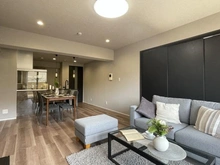 【神奈川県/川崎市川崎区浅田】ジェイパーク川崎 リビング・ダイニング：※家具・調度品は販売価格に含まれておりません