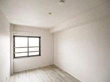 【神奈川県/川崎市幸区古市場】新川崎グランドハイツ 洋室：東側洋室6.1帖