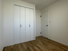 【神奈川県/横浜市磯子区磯子】芦名橋ハイツ 洋室：東側洋室約5.0帖