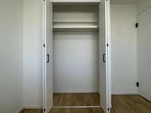 【神奈川県/横浜市磯子区磯子】芦名橋ハイツ 収納：東側洋室約5.0帖の収納