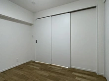 【神奈川県/横浜市磯子区磯子】芦名橋ハイツ 洋室：北西側約4.6帖