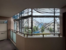 【神奈川県/横浜市鶴見区尻手】ジェネシティ 西棟 バルコニー：大規模修繕中