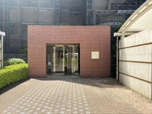 【神奈川県/横浜市鶴見区尻手】ジェネシティ 西棟 エントランス：大規模修繕中