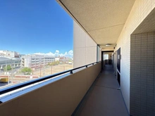 【神奈川県/川崎市川崎区宮前町】コスモ川崎宮前町 玄関前廊下