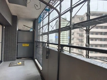 【神奈川県/川崎市川崎区本町】ダイアパレスグランステージ川崎多摩川リバーウィングス バルコニー：外観大規模修繕修繕中