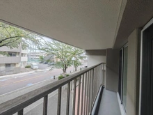 【神奈川県/横浜市鶴見区鶴見中央】グリーンコーポ鶴見 サービスバルコニー：洋室側