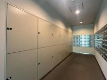 【神奈川県/川崎市川崎区港町】リヴァリエ A棟 宅配BOX