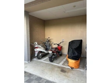 【神奈川県/川崎市川崎区本町】プルミエール多摩川 敷地内：バイク置き場