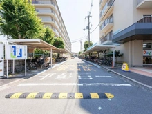 【大阪府/茨木市三島町】ローレルハイツ茨木 壱号棟 駐輪場