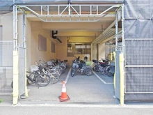 【大阪府/高槻市古曽部町】メゾン高槻古曽部 駐輪場：大規模修繕中