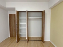 【大阪府/高槻市西真上】グランドメゾン高槻 収納:約8帖の洋室内