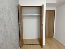 【大阪府/高槻市西真上】グランドメゾン高槻 収納:約6帖の洋室内