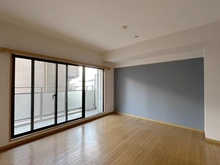 【大阪府/枚方市南楠葉】ステイツ南楠葉 リビング・ダイニング：約9.5帖のリビングダイニングです。