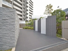 【大阪府/茨木市若草町】エスリード南茨木 アプローチ