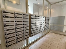 【大阪府/茨木市上穂積】コスモ茨木シティフォルム メールBOX：宅配ボックスもあります。