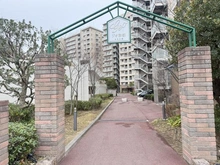 【大阪府/茨木市彩都あさぎ】ジオ彩都みなみ坂参番館 アプローチ