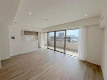 【大阪府/高槻市南芥川町】プラウドシティ高槻シーズンレジデンス リビング・ダイニング