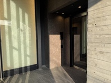 【大阪府/高槻市南松原町】シーンズ高槻 エントランス