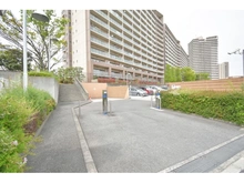 【大阪府/枚方市伊加賀西町】リバティパーク枚方 A棟 駐車場