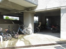 【東京都/目黒区五本木】学芸大ハイツ 駐輪場