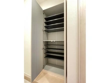 【東京都/中野区中央】塔の山ハイツ 収納：玄関部分