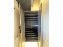 【東京都/中野区本町】ルシール新中野 収納：玄関収納