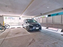 【東京都/中野区本町】スパシエ新中野カステール 駐車場