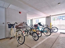 【東京都/中野区本町】スパシエ新中野カステール 駐輪場